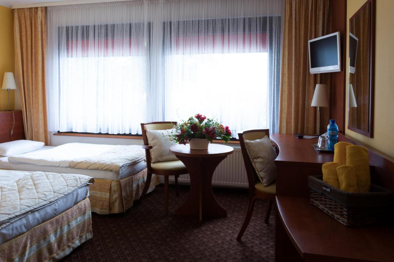 Hotel Astra Tajemniczy Ogrod Poznań Esterno foto