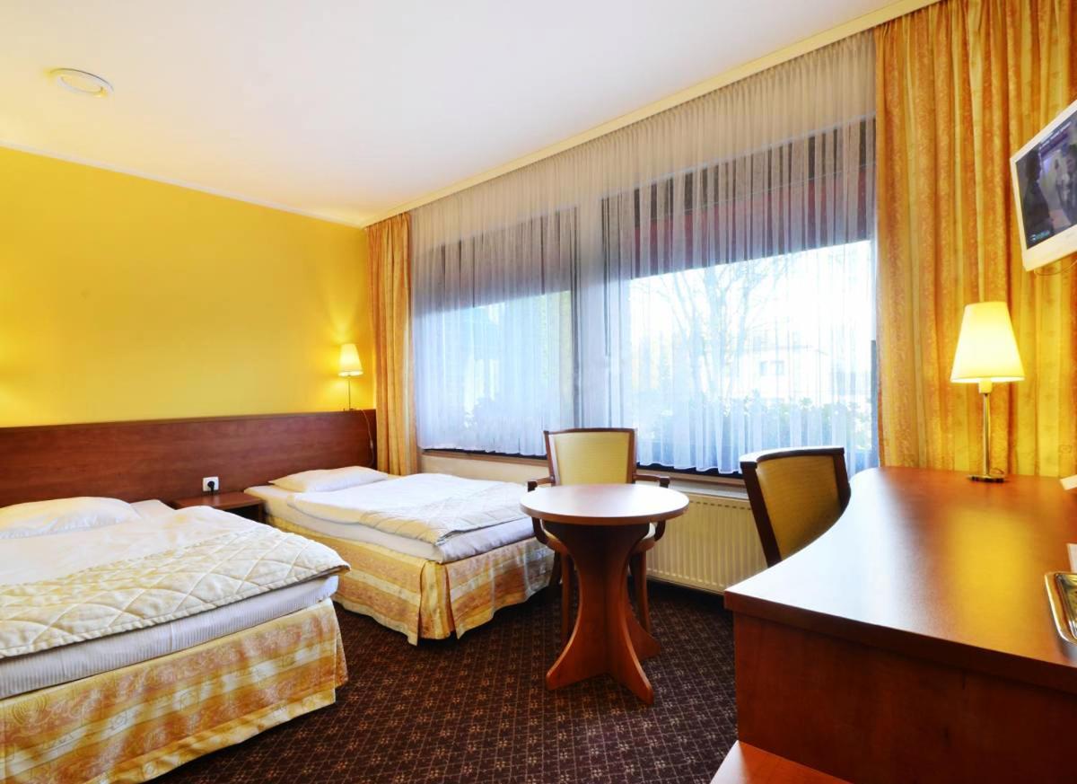 Hotel Astra Tajemniczy Ogrod Poznań Esterno foto